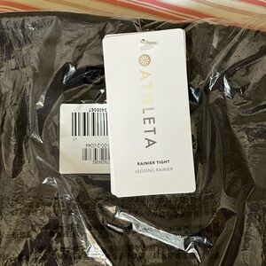 Athleta Rainier hight rise 7/8 leggings.